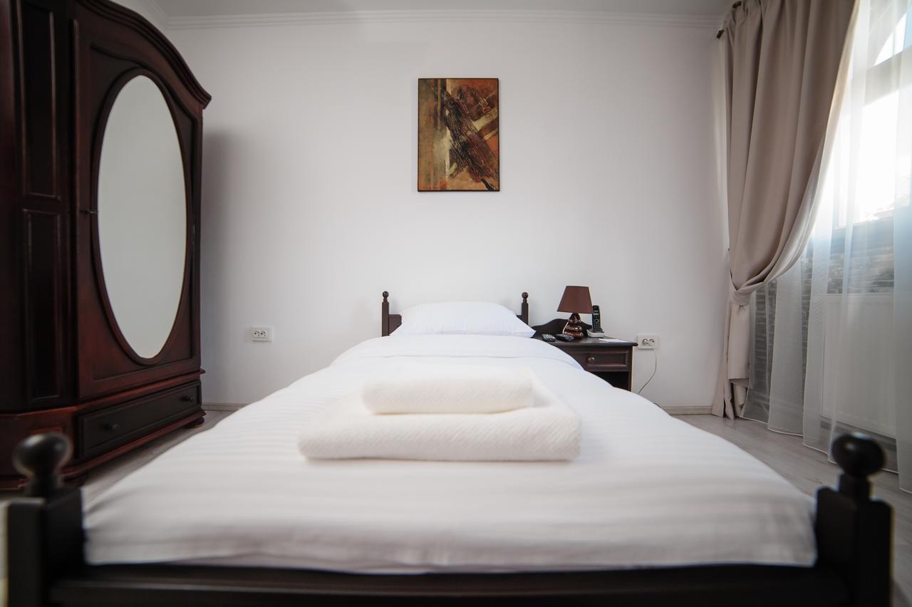 Hotel Gala Oradea Extérieur photo