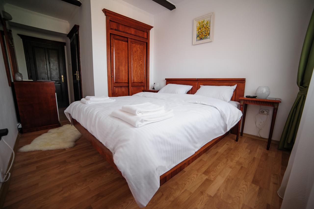 Hotel Gala Oradea Extérieur photo