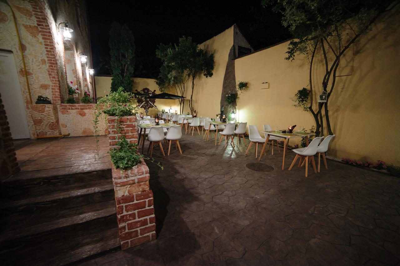Hotel Gala Oradea Extérieur photo